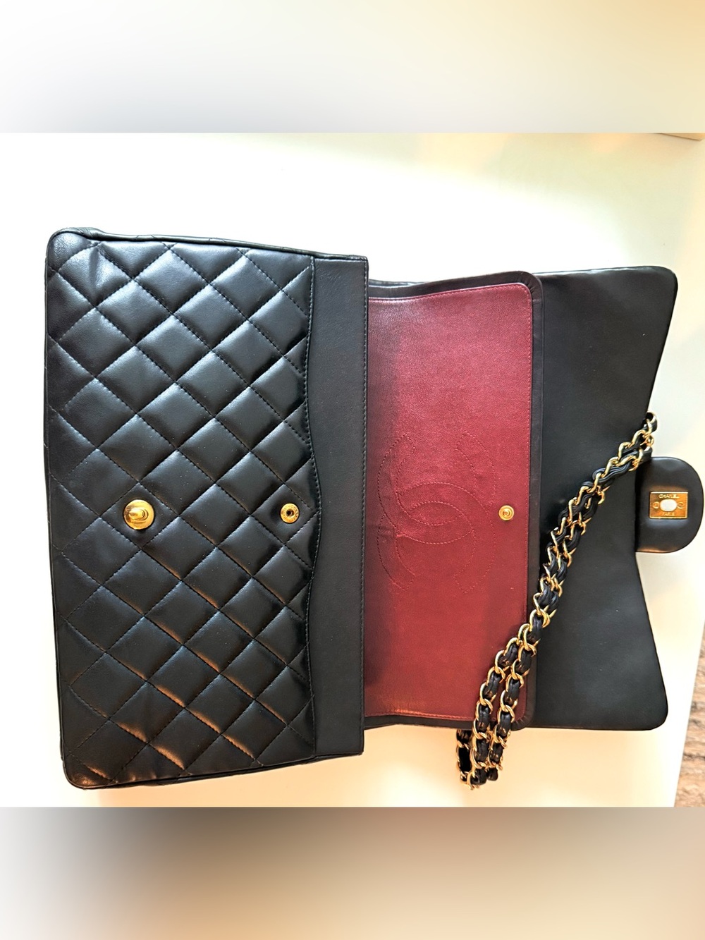 CHANEL MAXI double flap with gold hardware - Picture 5 of 15
